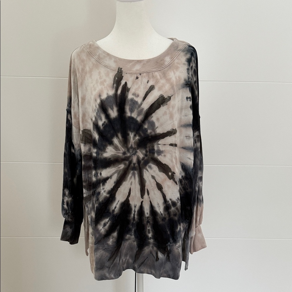 River + Sky Black and Cream Tie-Dye Sweatshirt